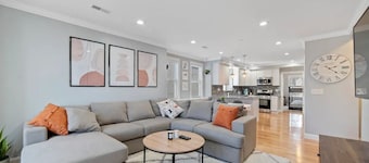 Modern/Luxury | Steps from Zoo & Golf Course