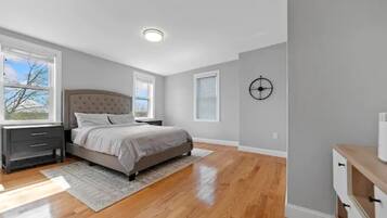 4 bedrooms, desk, iron/ironing board, free WiFi