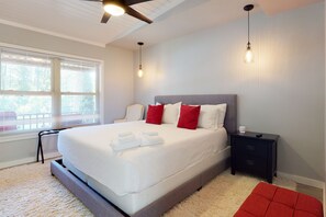 7 habitaciones, tabla de planchar con plancha, internet y ropa de cama 