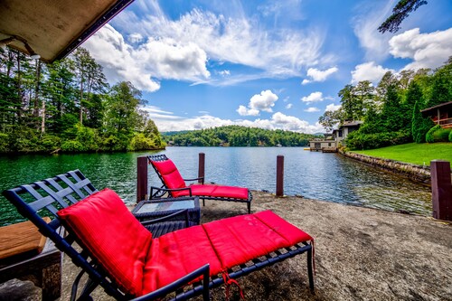 Serene lakehouse with hot tub, kayaks, dock, fireplace, & washer/dryer