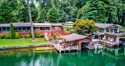 Serene lakehouse with hot tub, kayaks, dock, fireplace, & washer/dryer