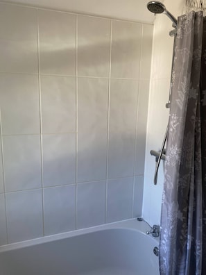 House | Bathroom | Combined shower/tub, towels, soap