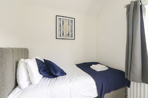 House | 3 bedrooms, iron/ironing board, free WiFi, bed sheets