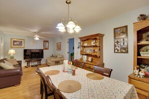 Dining - Peaceful Lake Hartwell Gem w/ Boat Dock (Martin)