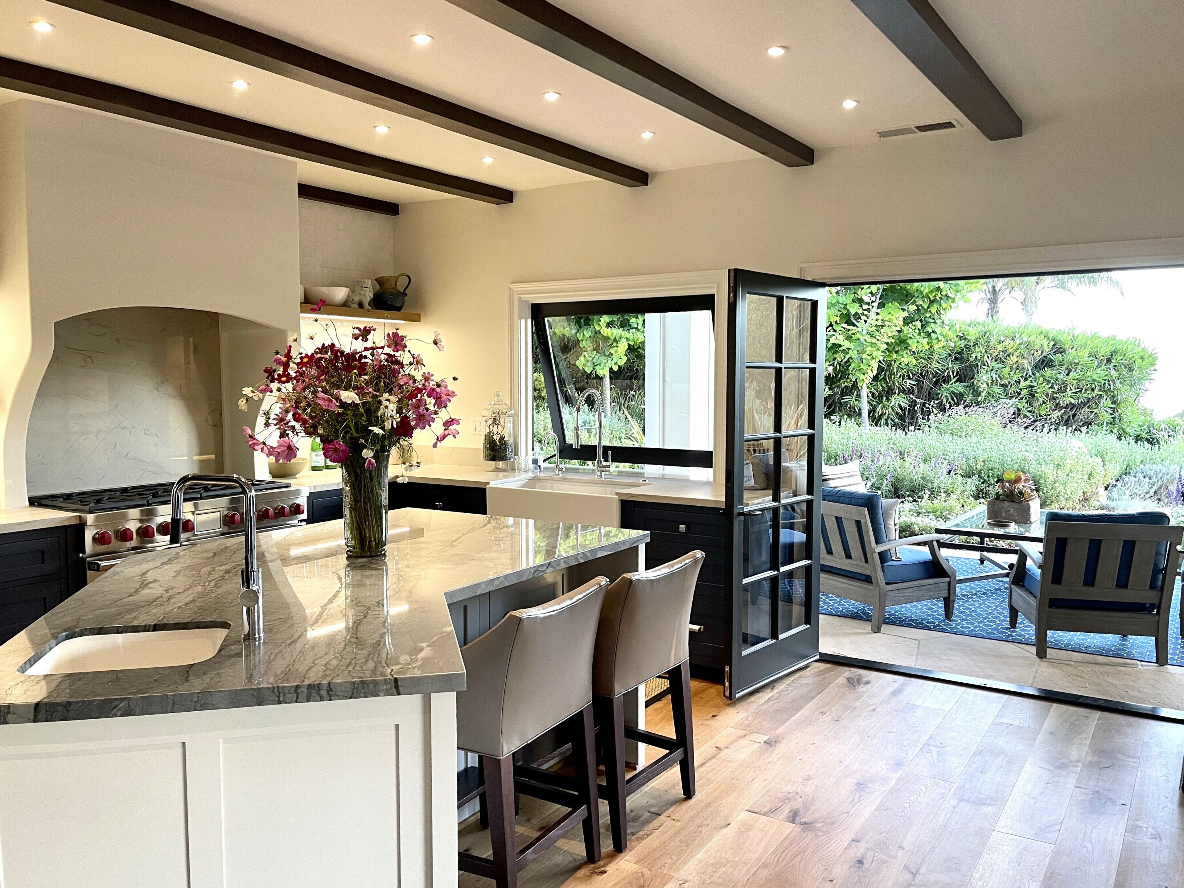 ثلاجة، ميكروويف، فرن، موقد طهي مسطح