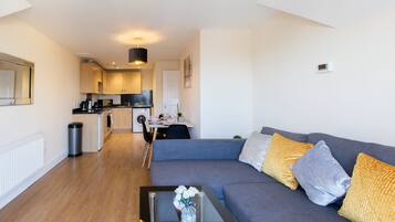 Executive Apartment, Private Bathroom, City View | Lounge