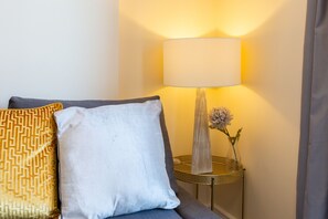 Apartamento ejecutivo, baño privado, vistas a la ciudad | Interior
