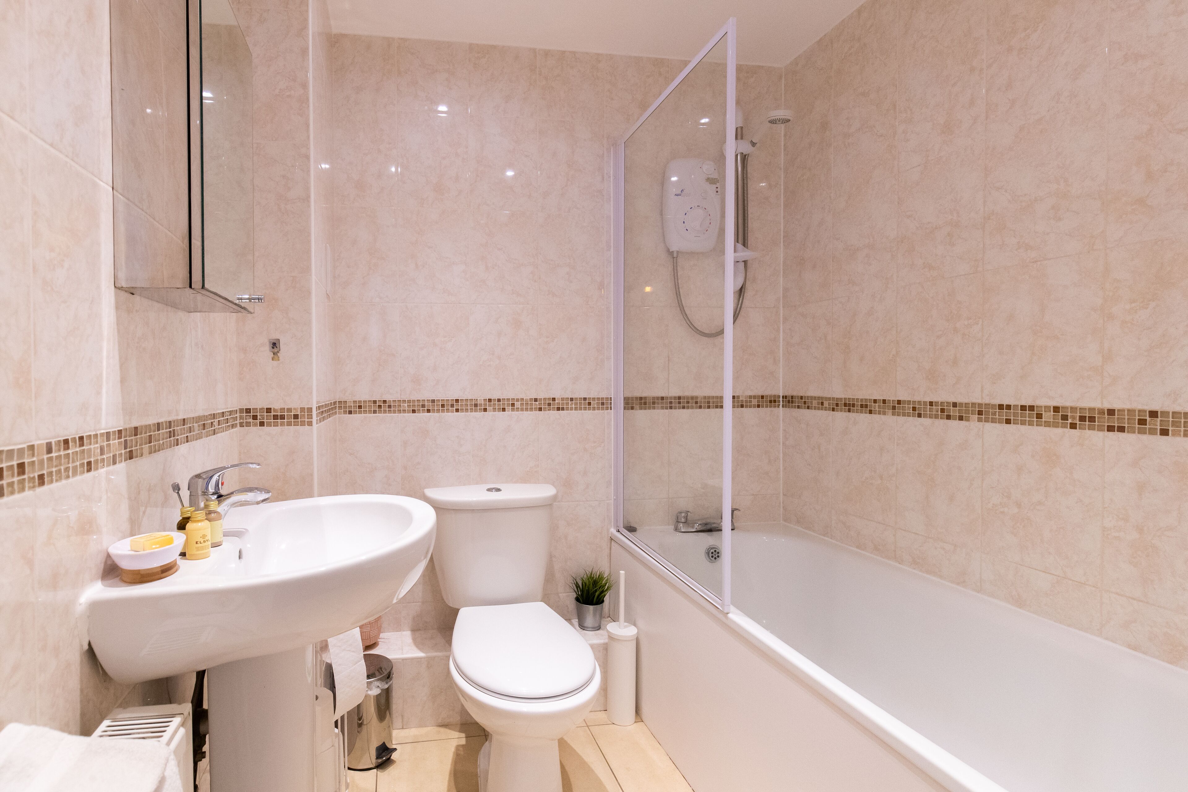 Executive Apartment, Private Bathroom, City View | Bathroom