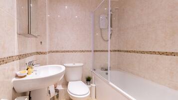 Executive Apartment, Private Bathroom, City View | Bathroom