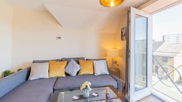 Executive Apartment, Private Bathroom, City View | Lounge