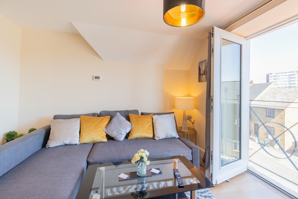 Executive Apartment, Private Bathroom, City View | Lounge