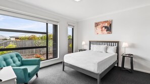 5 chambres, bureau, Wi-Fi, draps fournis