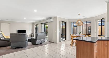 Oasis Springs - Charming home in the heart of Clifton Springs.