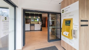 Pintu masuk properti