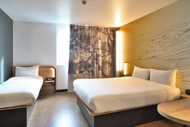 Työpöytä, ilmainen Wi-Fi, vuodevaatteet