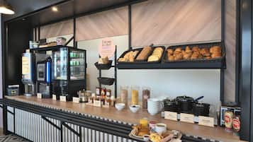 Petit déjeuner buffet servi tous les jours en supplément