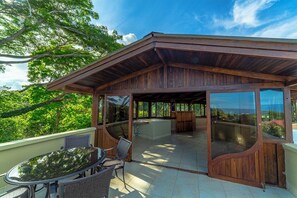 Outdoor dining - Casa Alegria - Amazing Ocean View Pool House (Esterillos Este)