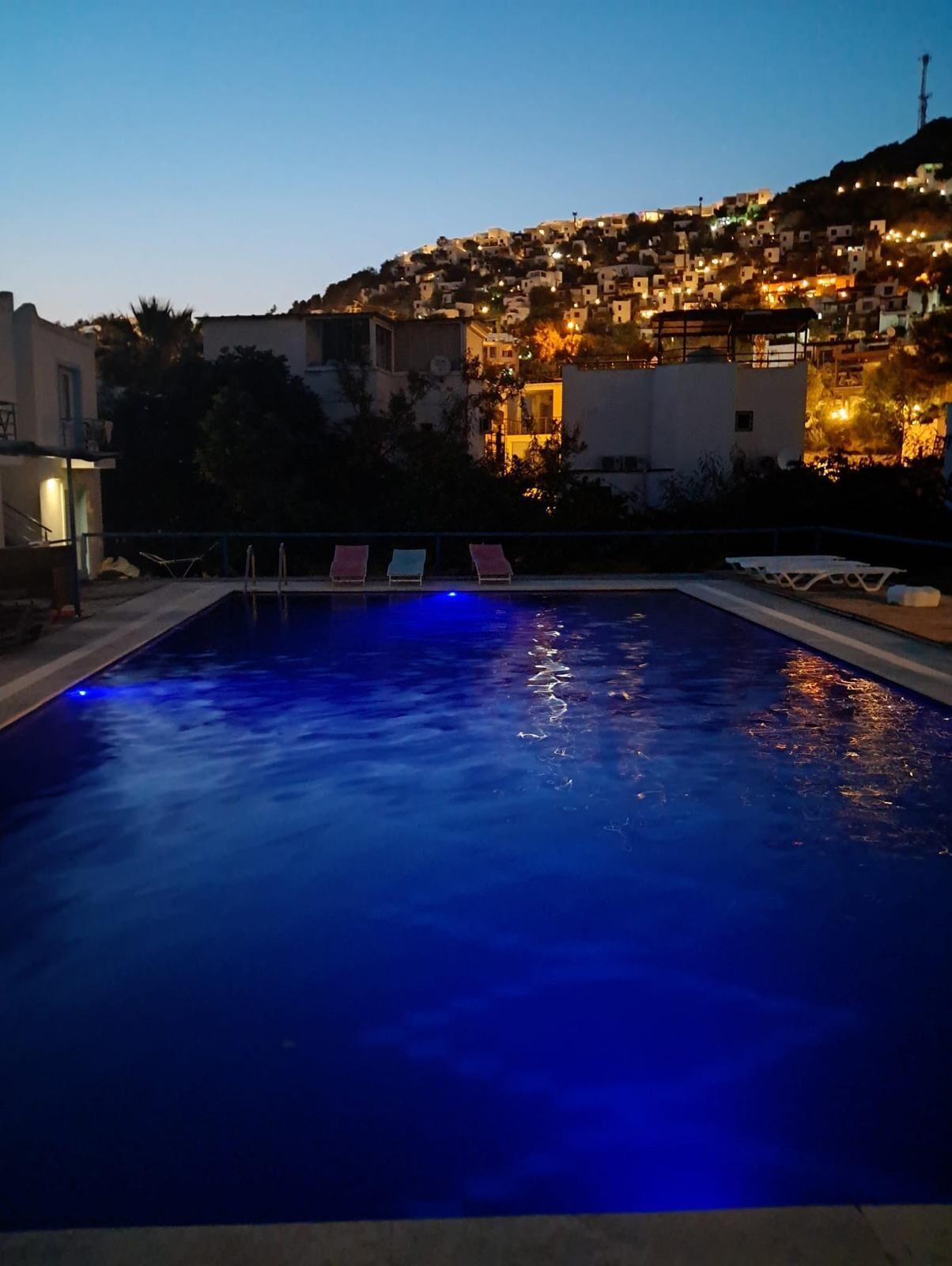 Sesongbasert utendørsbasseng