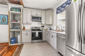 Microwave, oven, stovetop, dishwasher - Renovated Bungalow near Downtown Pensacola with King Bed! (Pensacola)