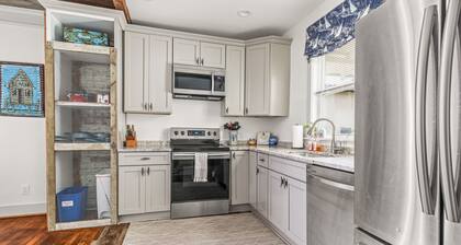 Renovated Bungalow near Downtown Pensacola with King Bed!