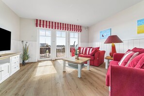 Télévision, cheminée, chaîne hi-fi