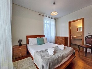 3 dormitorios, tabla de planchar con plancha, wifi