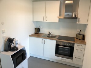 雪櫃、微波爐、焗爐、爐具