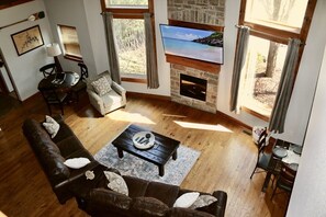 TV connectée, cheminée, jeux vidéo