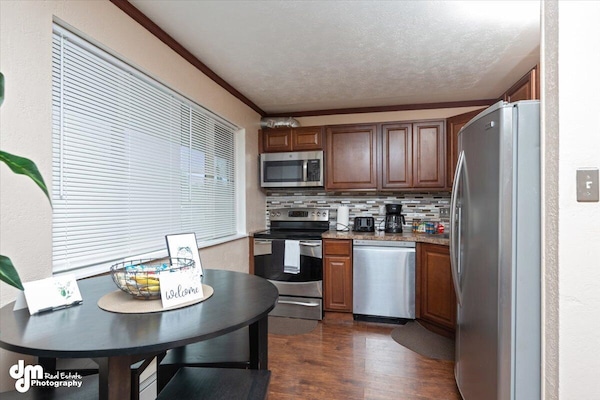 Fridge, microwave, oven, stovetop