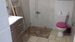 Douche, serviettes fournies
