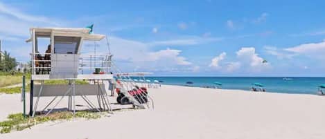 Beach nearby, sun loungers, beach towels