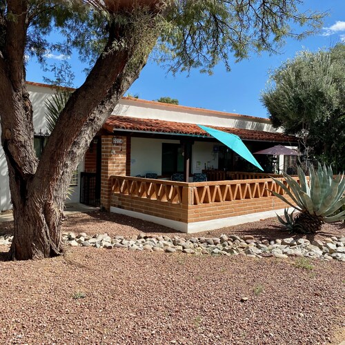 Cozy Vintage Two Bedroom Villa In Green Valley