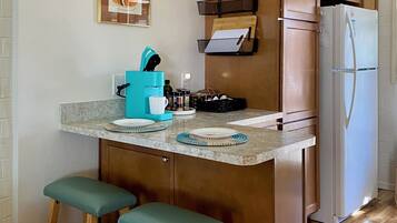 冰箱、微波炉、烤箱、炉灶