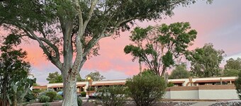 Cozy Vintage Two Bedroom Villa In Green Valley