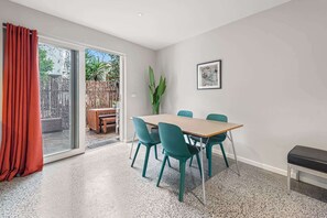 Dining - Convenient Bayside Living at the Edge of the City (Port Melbourne)