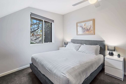 Convenient Bayside Living at the Edge of the City
