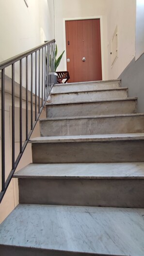 Interior - Five Boutique Rooms - Camera 5 (Naples)