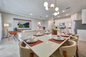 Dining - Incredible villa with themed bedrooms by Disney (Kissimmee)