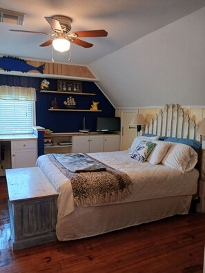 3 bedrooms, desk, iron/ironing board, free WiFi