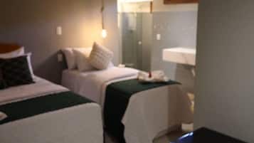 Ropa de cama de alta calidad, minibar, insonorización y wifi gratis