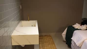 高級寢具、迷你吧、隔音、免費 Wi-Fi