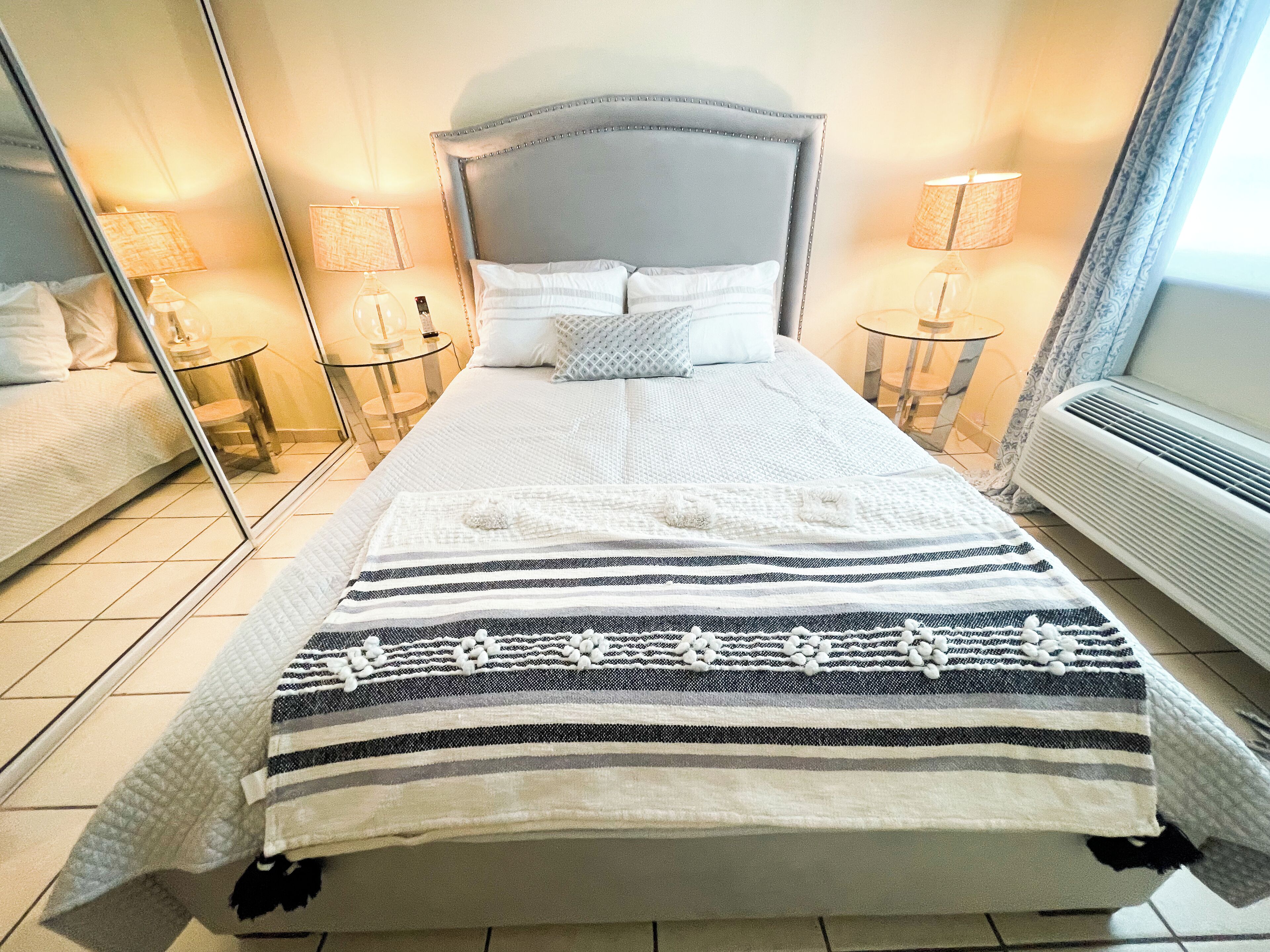 2 عدّة غرف نوم وواي فاي وملاءات أسرّة