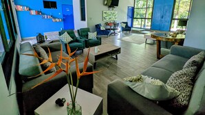 Reception - Orange Tree House (Valladolid)