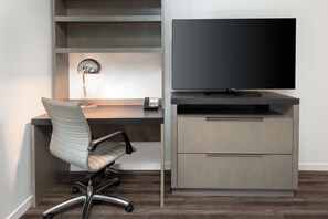 Hypo-allergenic bedding, in-room safe, desk, laptop workspace - Hyatt House Orlando Airport (Orlando)
