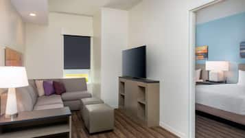 Suite, 1 Bedroom, Kitchen | Hypo-allergenic bedding, in-room safe, desk, laptop workspace