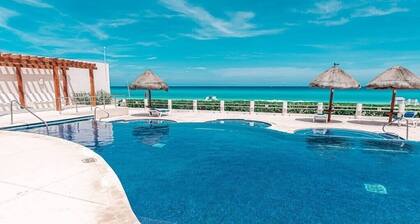 Beautiful 2 levels apartment at the best beach area of Cancun hotel zone....