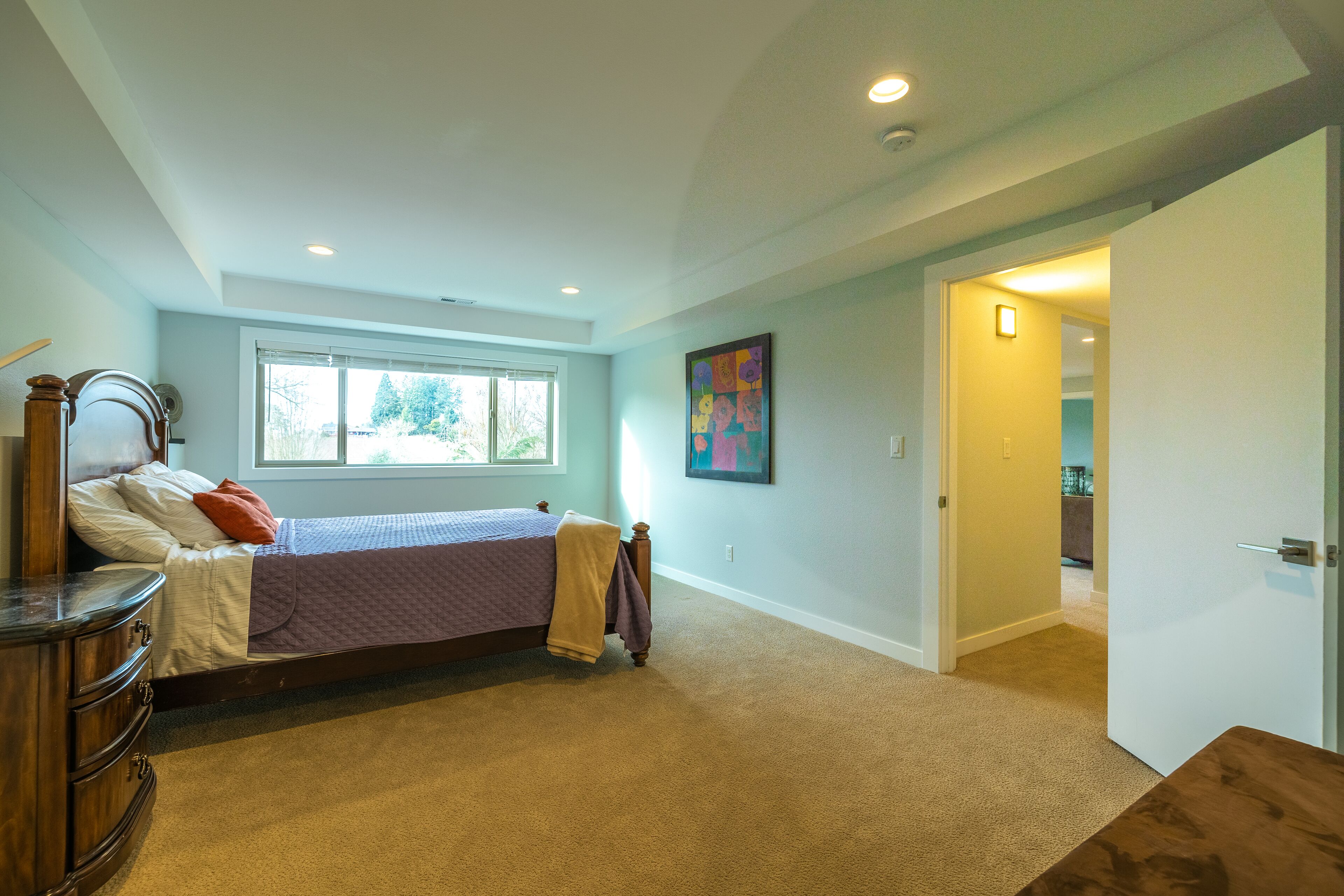5 bedrooms, iron/ironing board, WiFi (free)