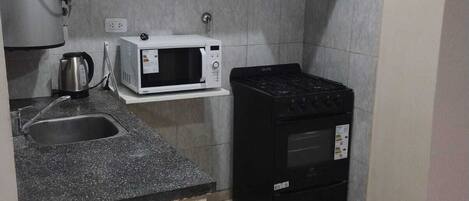 Micro-ondes, four, bouilloire électrique