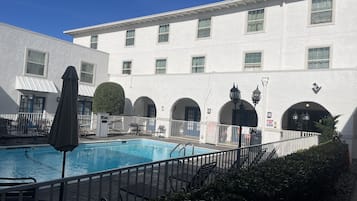 Alberca al aire libre por temporada