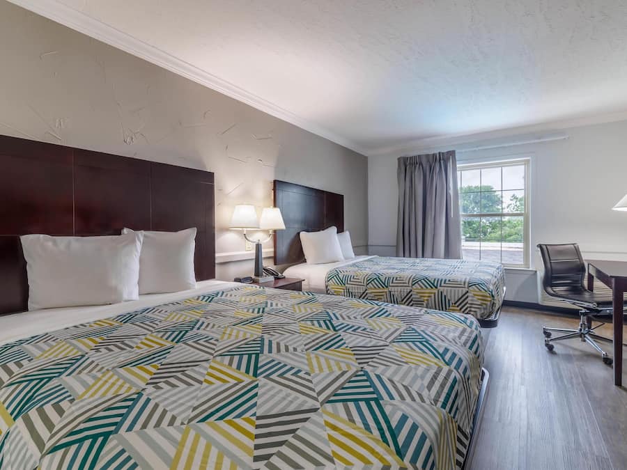 Rom – standard, 2 queensize-senger, ikke-røyk | Individuelt dekorert, individuelt innredet og skrivebord